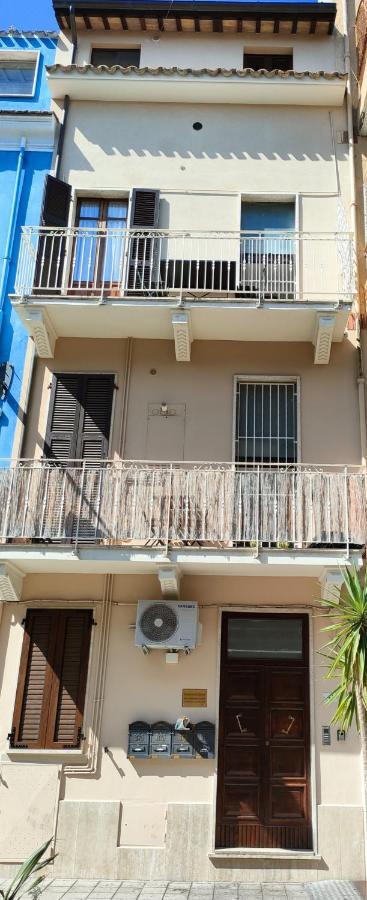 Апартаменты Da Paolo E Laura - In Centro A San Benedetto Сан-Бенедетто-дель-Тронто Экстерьер фото